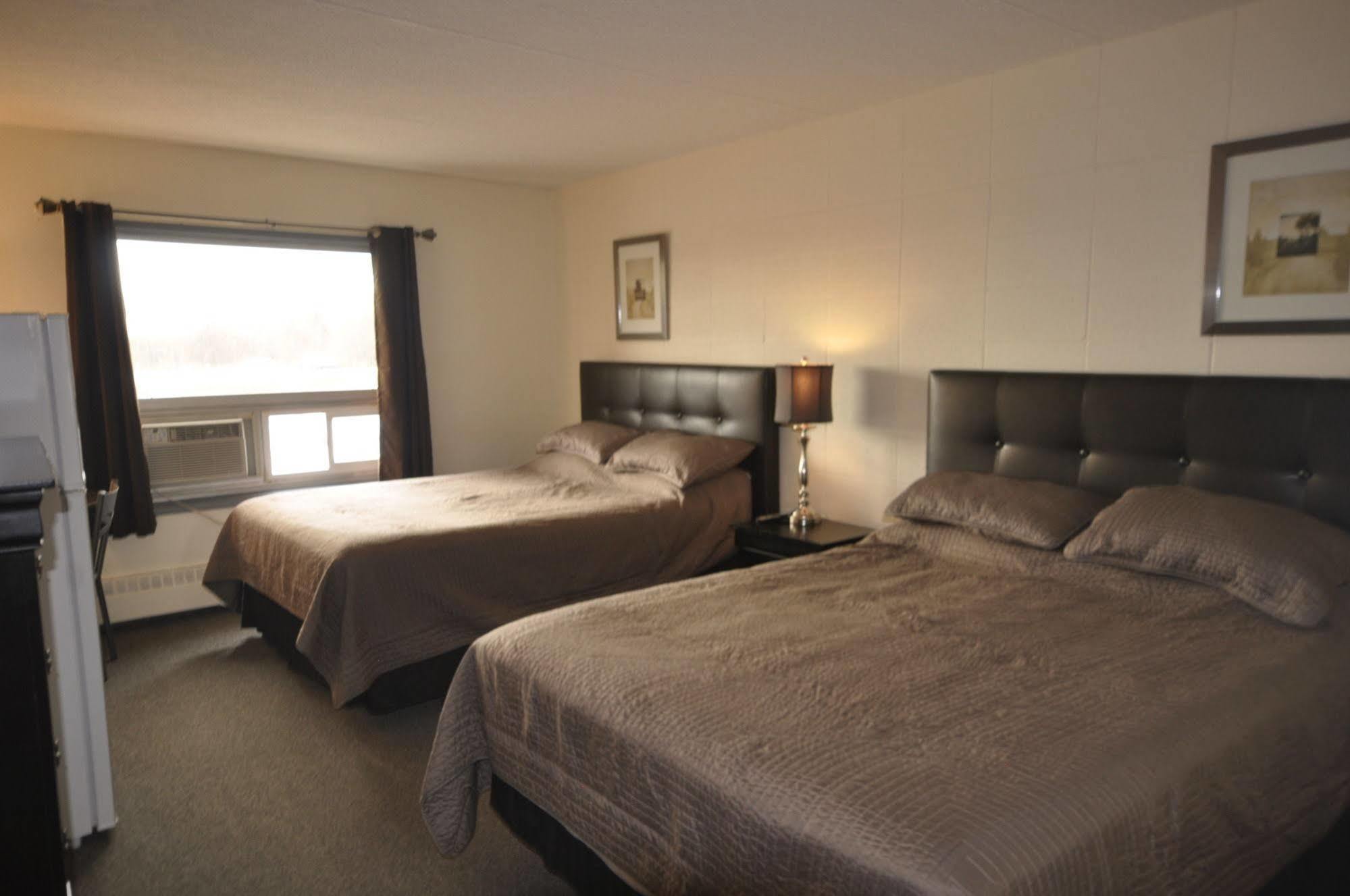 Beaverlodge Motor Inn Екстериор снимка