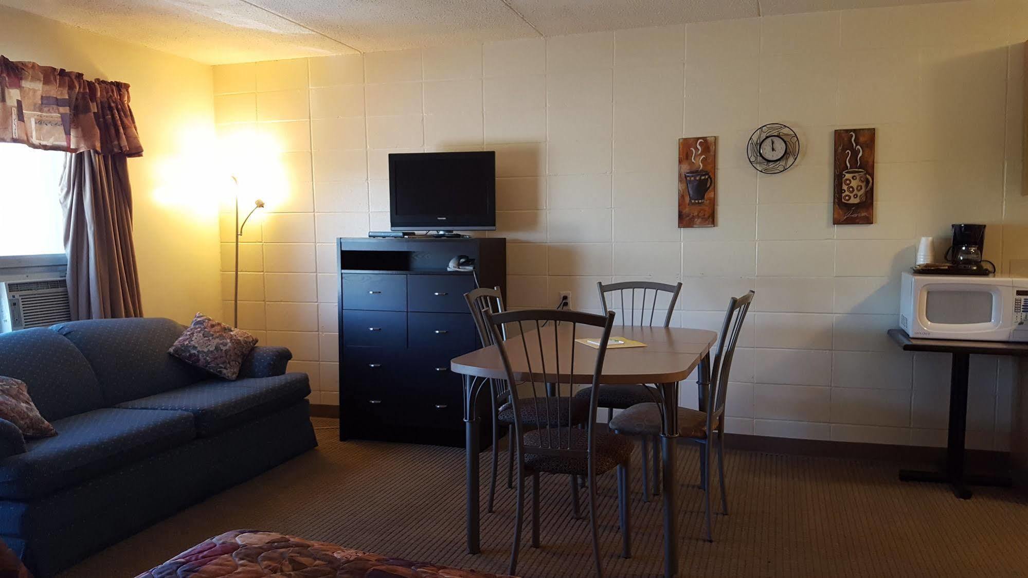 Beaverlodge Motor Inn Екстериор снимка